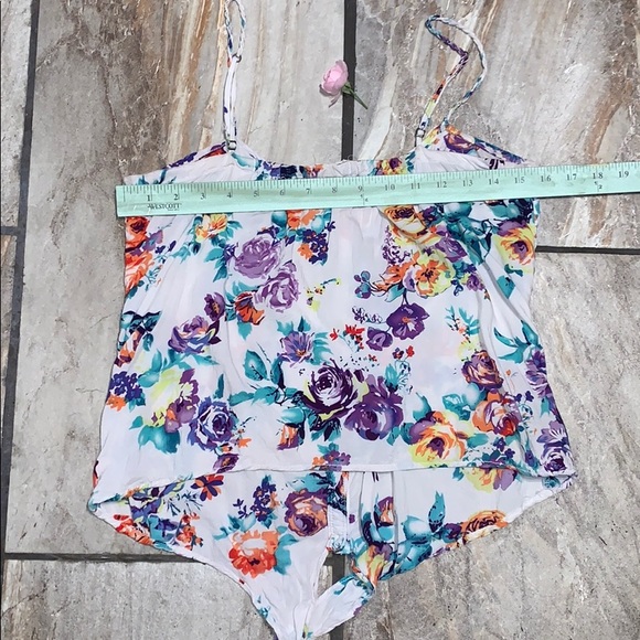 Cute Garage floral knot front top, size Medium - Picture 8 of 10